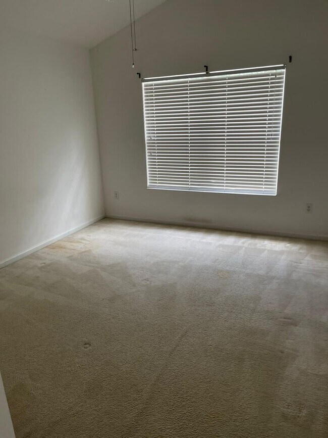 Building Photo - Fabulous 3/2.5 Townhouse located in The Vistas at Stonebridge Commons