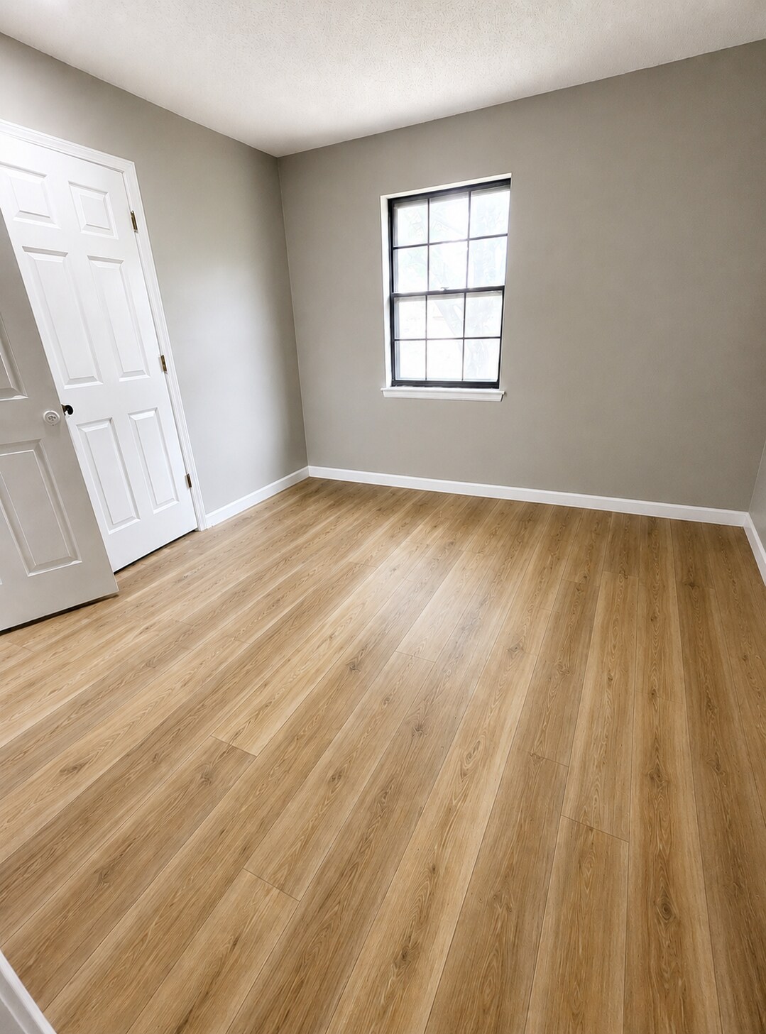 Second bedroom - 9721 W 83rd Ter