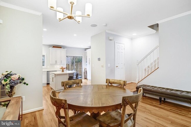 Building Photo - 1505 N Colonial Terrace