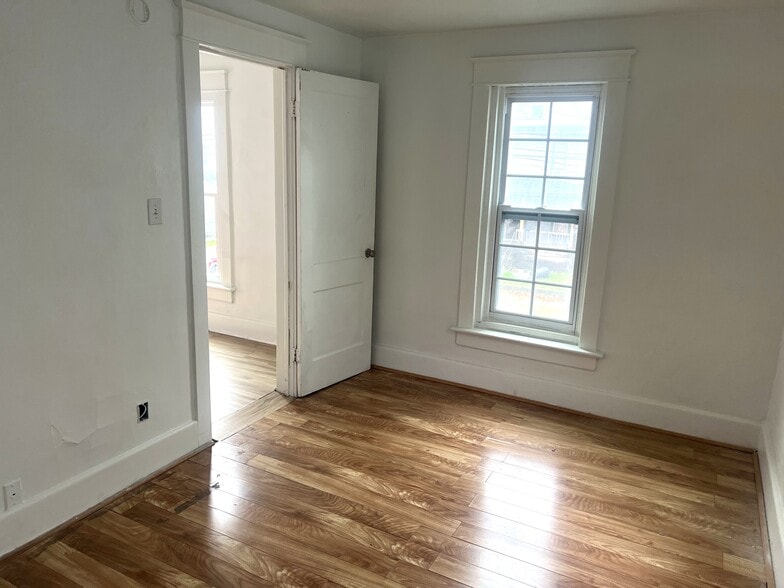 Building Photo - 516 E 22nd St