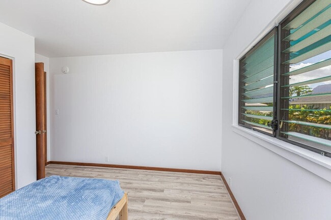 Building Photo - Unfurnished 2 bedroom, 1 bath home in quiet Lihue neighborhood, with views!