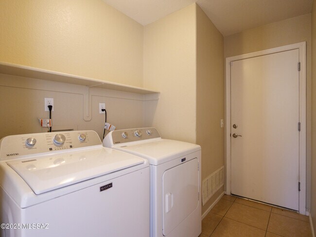 Building Photo - 1672 W Wood Crest Ct