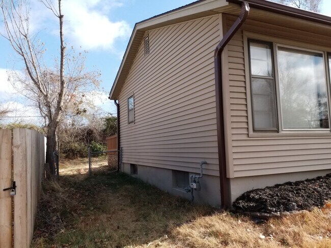 Building Photo - AVAILABLE NOW! Liberty Home 3 Bed 2 Bath 2...