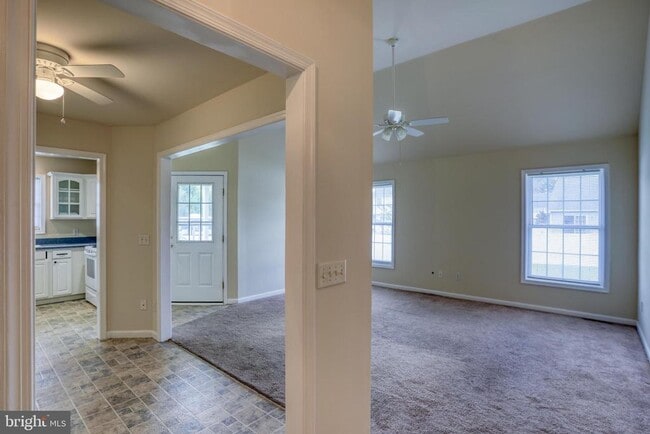 Building Photo - 98 Mystic Ln