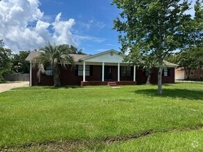 Building Photo - Gulf Breeze - Pineglade - 4 bedroom, 3 bat...