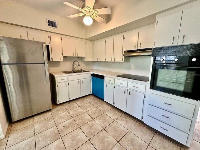 Building Photo - 2073 Denmark St