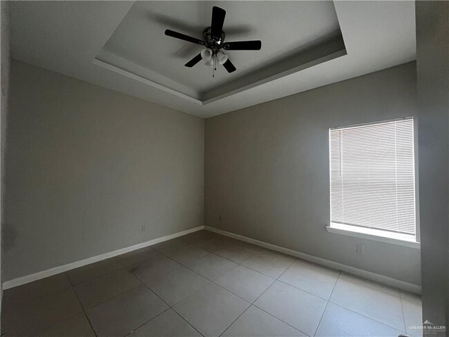 Building Photo - 9 Teak Dr