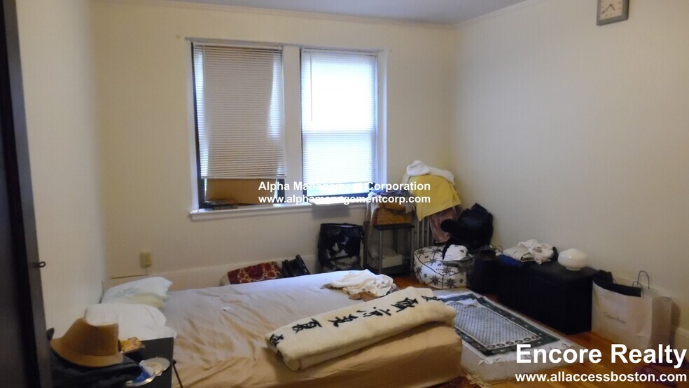 Building Photo - 349 Pleasant St