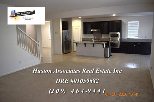 Building Photo - 458 N Covina St