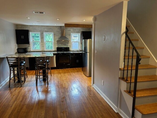 Building Photo - Cherniss Townhouses