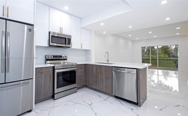 Primary Photo - 16697 Hemingway Dr