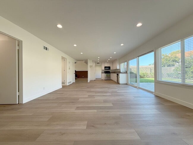Building Photo - Greenbrook Estate Home