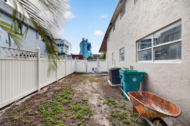 Building Photo - 5424 SW 44th Terrace