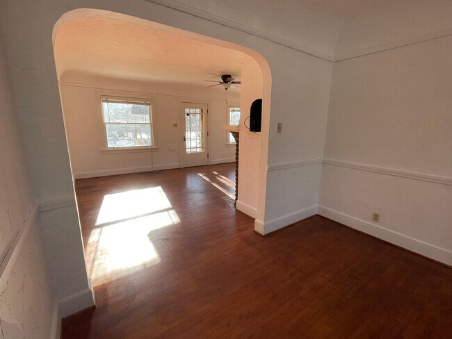 Building Photo - Beautiful 3 Bedroom Home