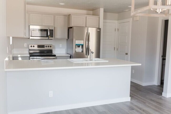 Building Photo - Townhomes at Jericho