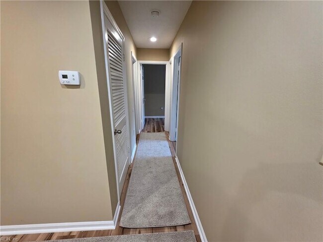 Building Photo - 4003 Governors Square