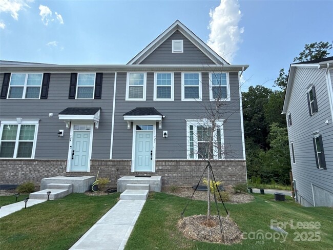 Primary Photo - 422 Serenity Cir