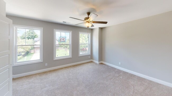 Building Photo - 155 W Rossview Rd