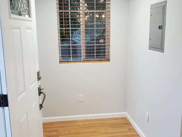 Building Photo - 5234 1/2 Lincoln Ave