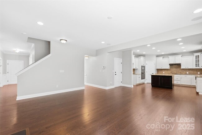 Building Photo - 2136 Laurens Dr