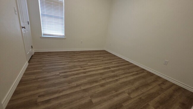 Building Photo - 1004 Killdeer Ct