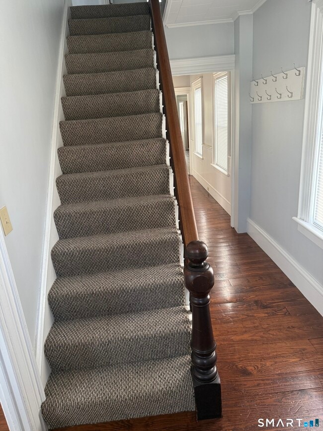 Building Photo - 85 Maple St