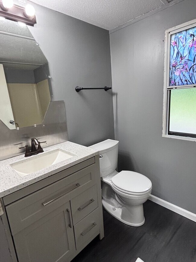 Building Photo - 2 Bedroom Mobile Home in Pleasant Garden!
