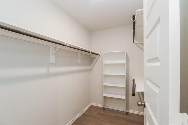 Building Photo - 5616 Poinsettia Pl