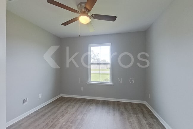 Building Photo - 201 Western Red Cedar Dr