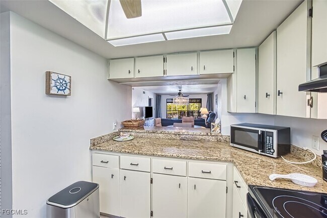 Building Photo - 226 3rd St W