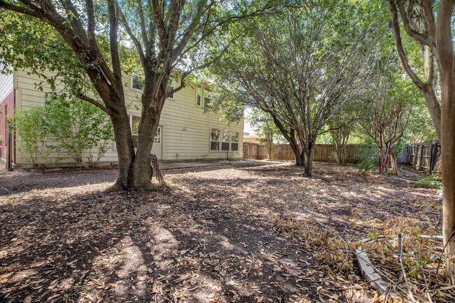 Building Photo - 4 Bedroom, 2.5 Bath Home in Vista Oaks