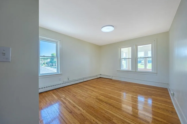 Building Photo - 318 Newton St