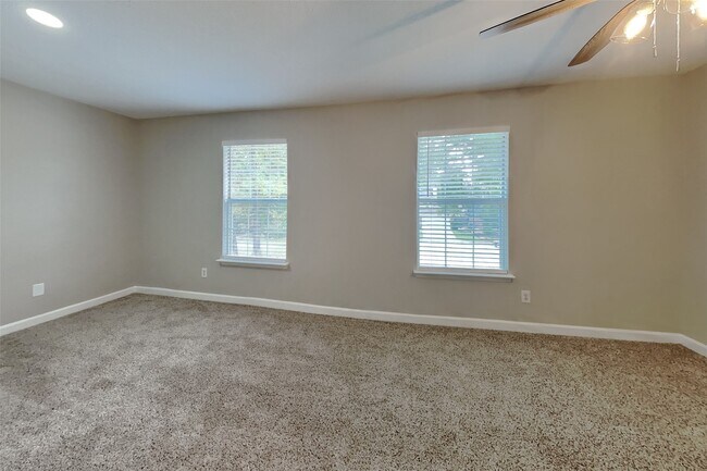 Building Photo - 5302 Cedar Lodge Ct