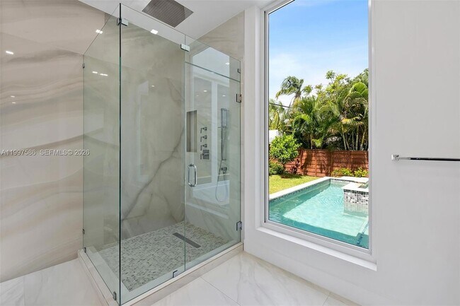 Building Photo - 1615 NE 3rd Ct