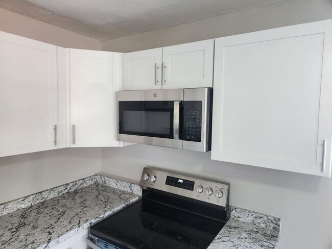 Building Photo - One bedroom upstairs apartment for rent