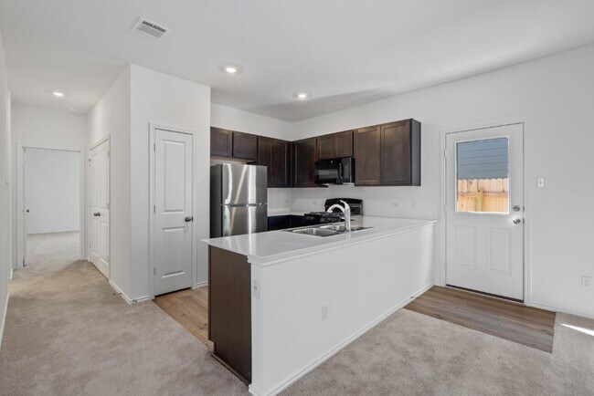 Building Photo - 230 Gabbro Gdns