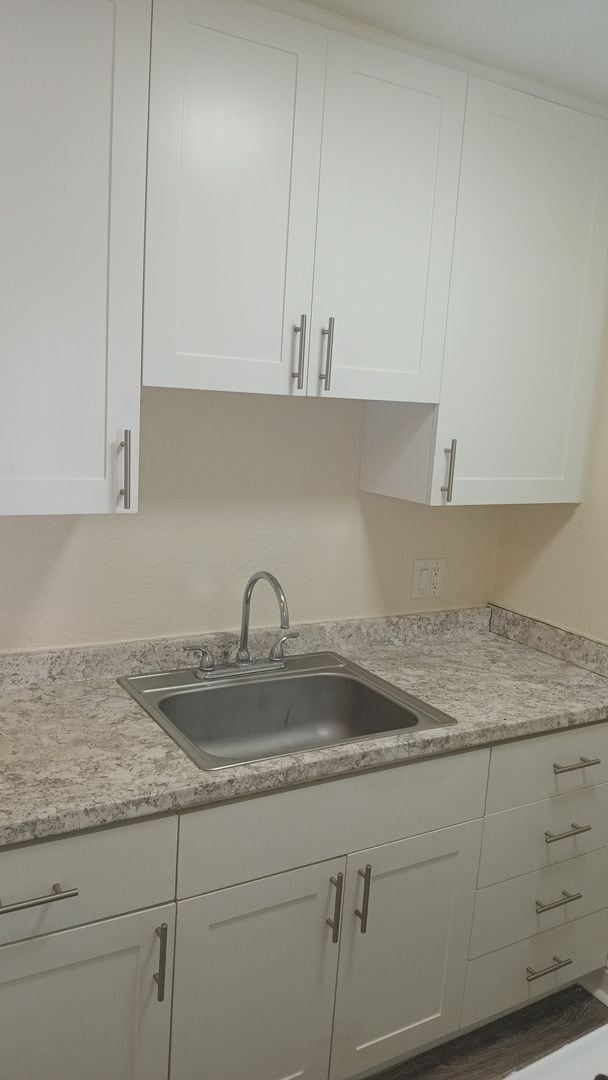 Building Photo - Welcome to SkyView Villa & Somerset Apartments!