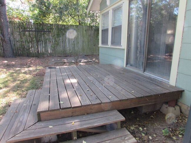 Building Photo - Charming home and It's close to TU, Cherry Street and downtown.