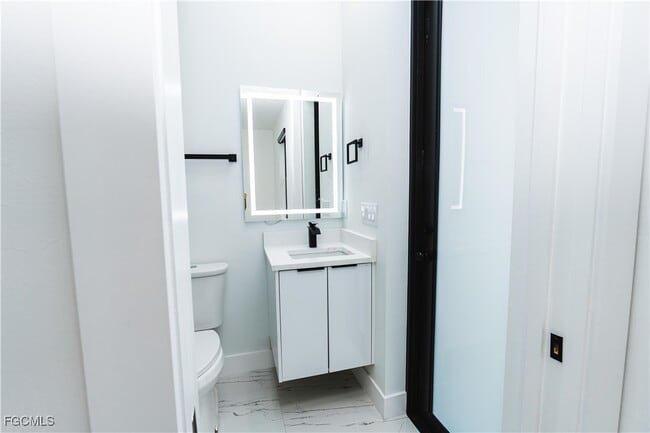 Building Photo - 903 NE 23rd St