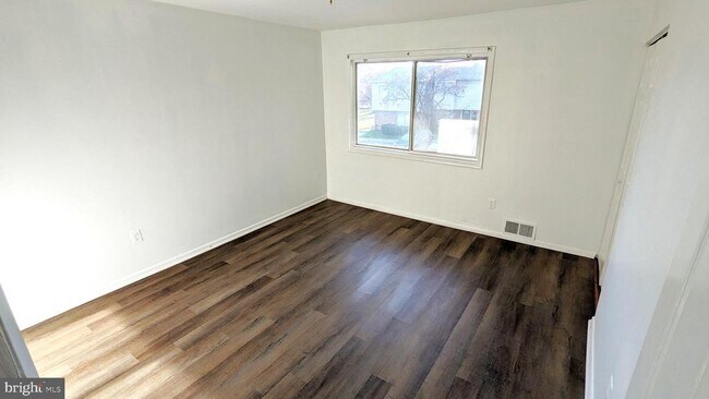 Building Photo - 2206 Gingell Pl