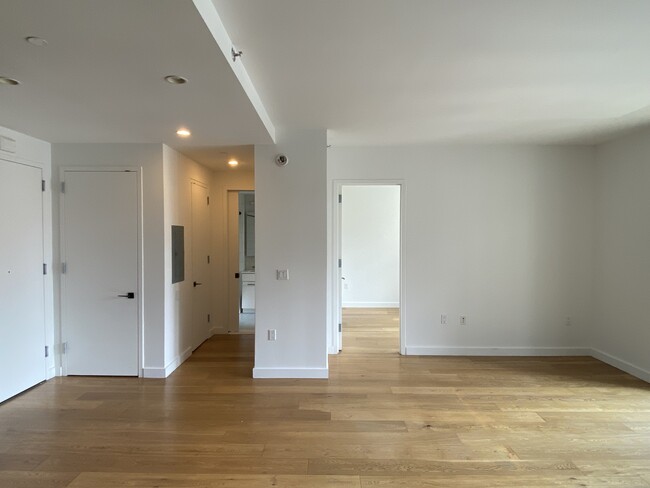 Primary Photo - 180 Nassau St