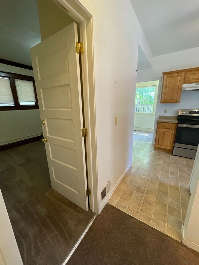 Building Photo - 410 E William St