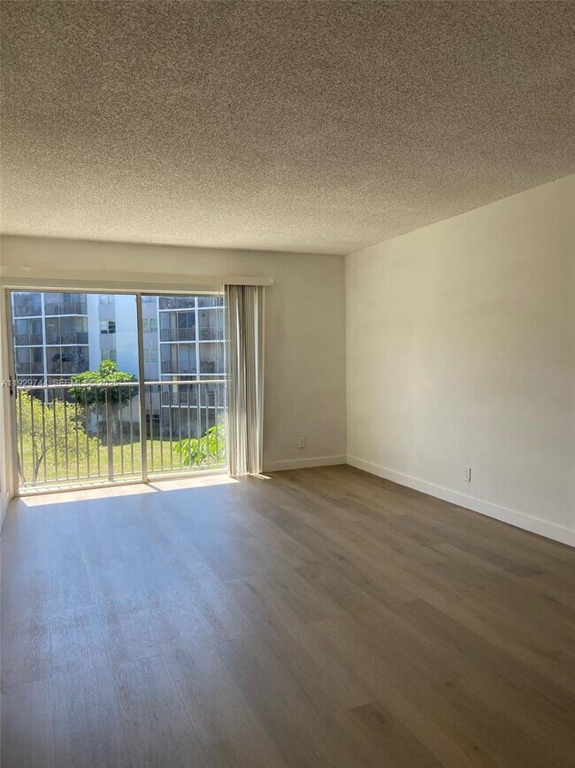 Building Photo - 8740 N Sherman Cir