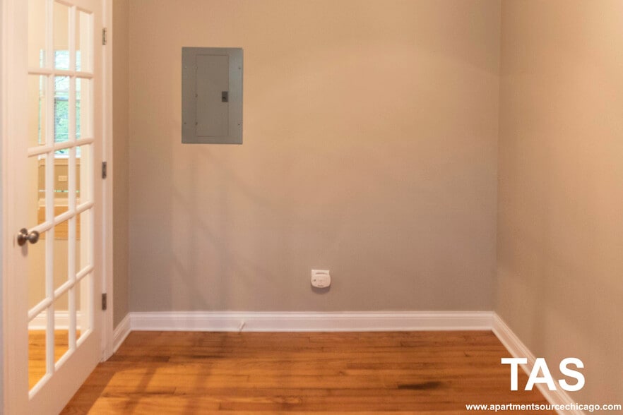 Building Photo - 3804 N Marshfield Ave