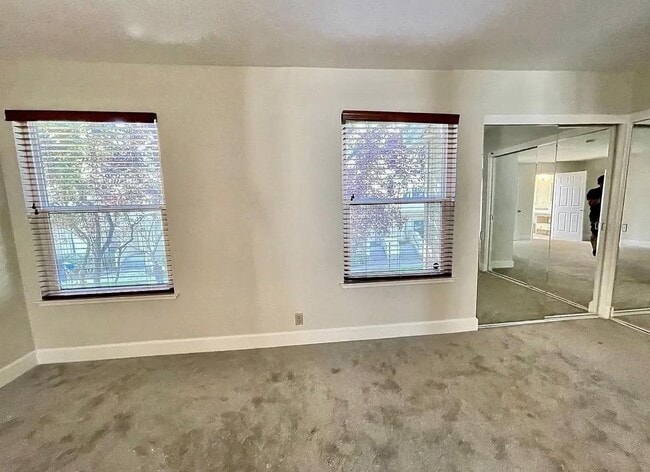 Building Photo - 959 La Mesa Terrace