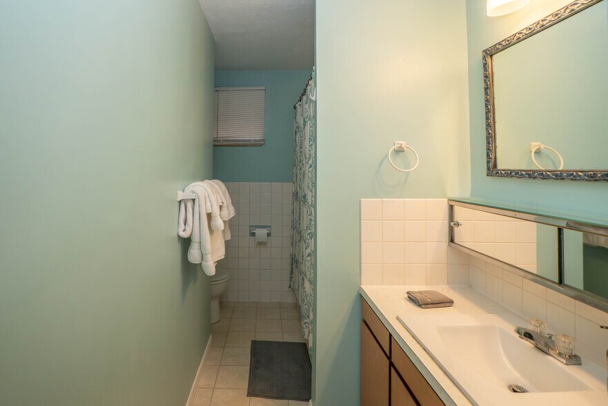 Building Photo - 1753 Cromwell Dr