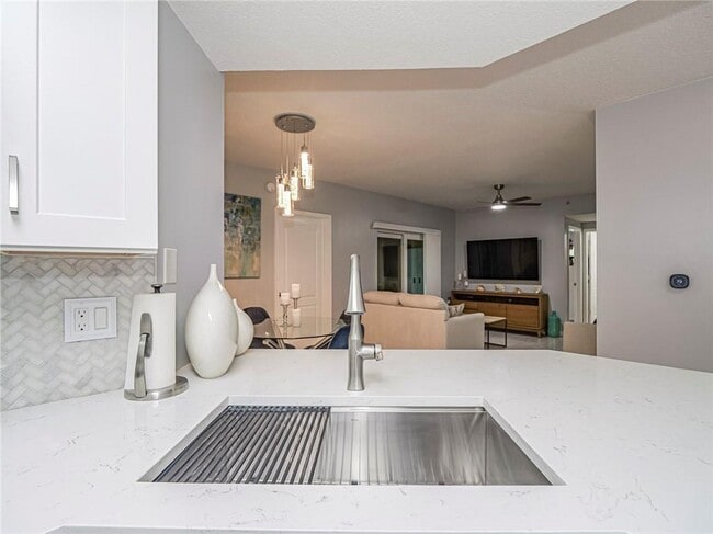 Building Photo - 5080 Fairways Cir