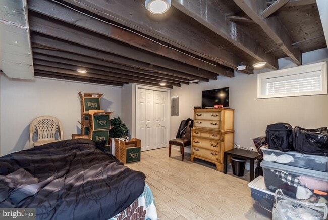 Building Photo - 365 Bonsal St