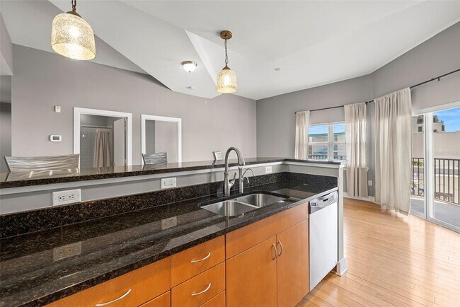 Building Photo - 1010 Central Ave N