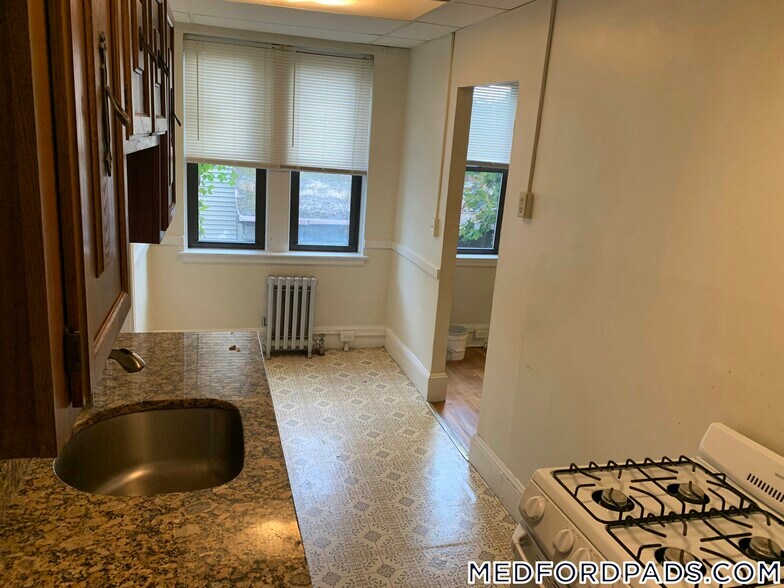 Building Photo - 53 Fellsway W